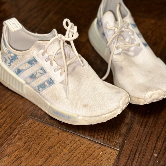 Womens Adidas Running Shoes nmd R1 CLOUD WHITE/AMBIENT SKY/CLOUD WHITE size 8.5 - Picture 9 of 9